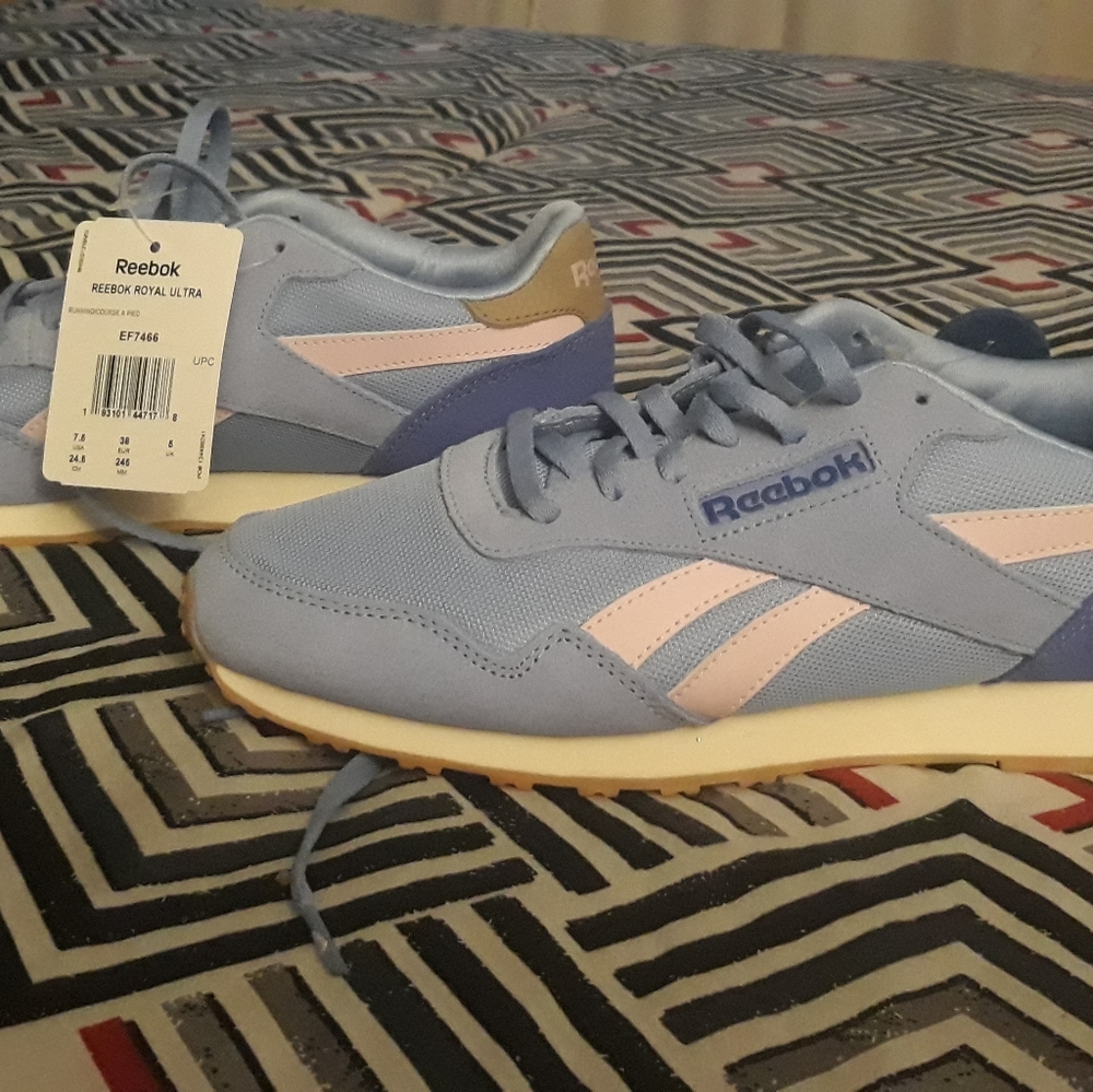 Womens Reebok Shoe